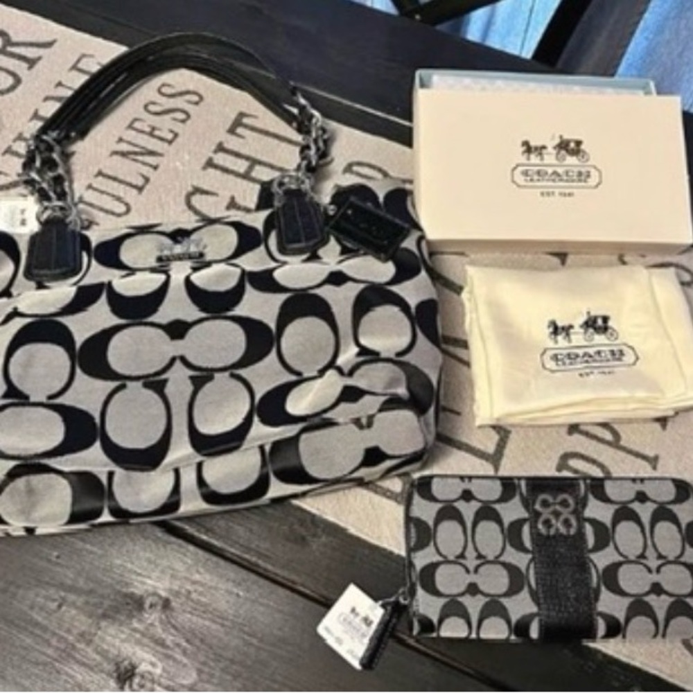 NWT Coach Signature Handbag and Wallet Set with Dustbag